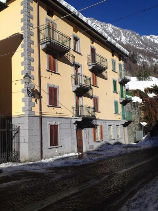 Appartamento Piano Terra In Centro Paese. Carona  Exterior photo
